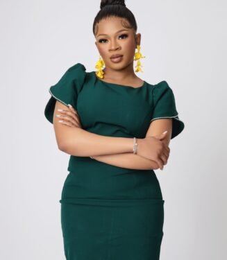 Claire Puffy Arm Dress - Lush Emerald Green Romantic Midi